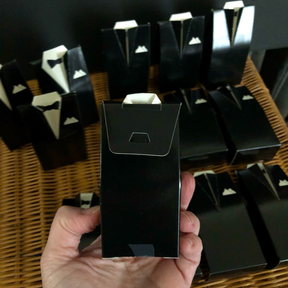 Tuxedo favor boxes - Picture 3 of 11
